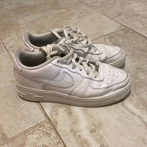 white nike air forces size: 6.5 Y